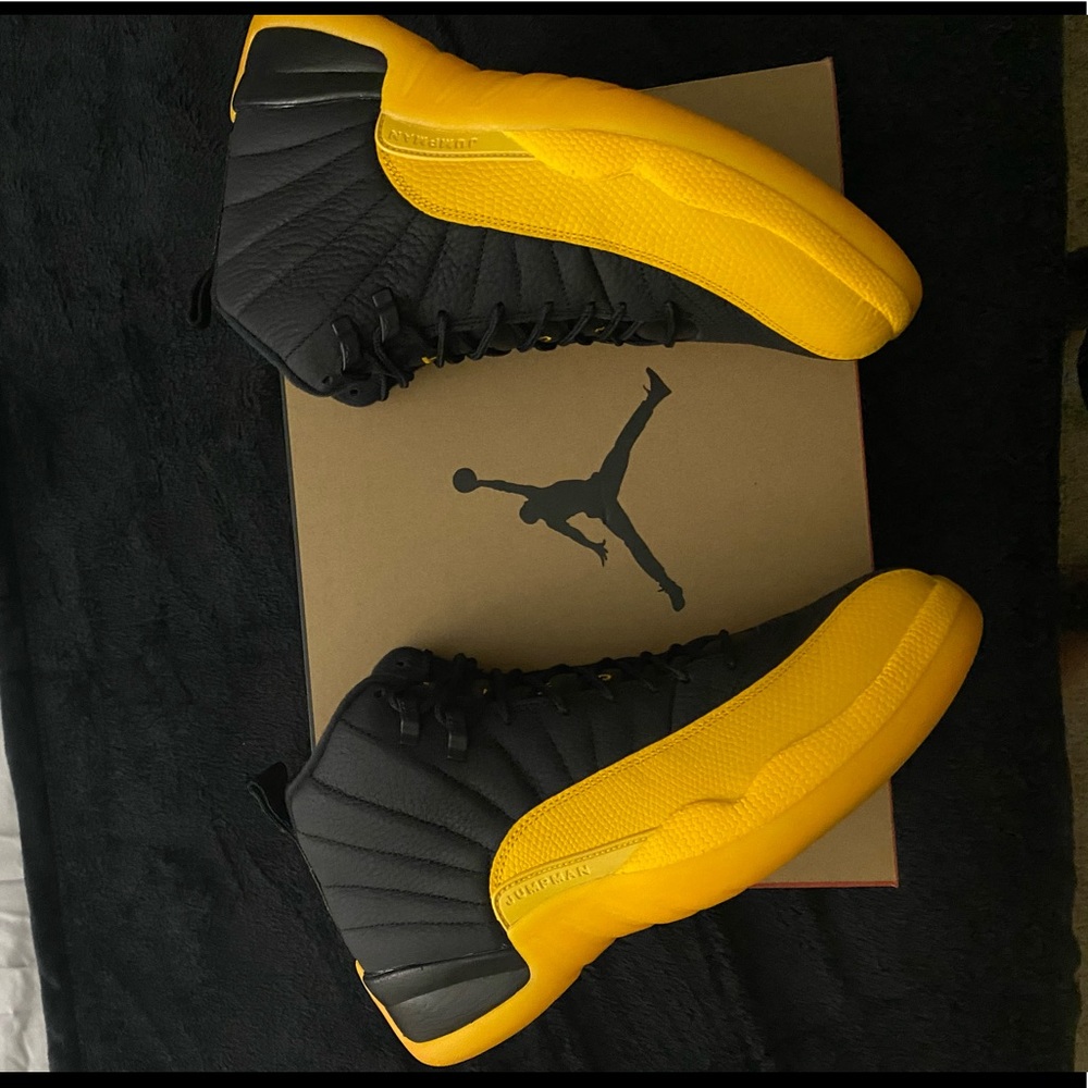 Jordan 12 university gold